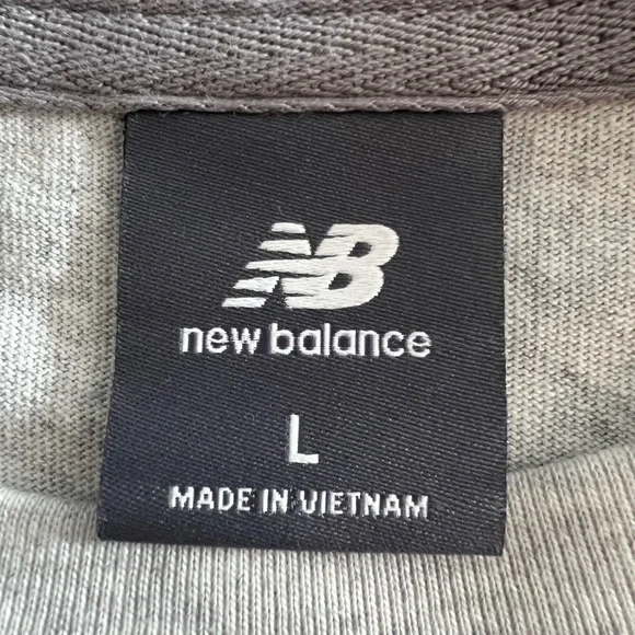 New Balance Athletics Shop Men’s Storefront Graphic Tee Dog Walking Gray Size L - Picture 9 of 11